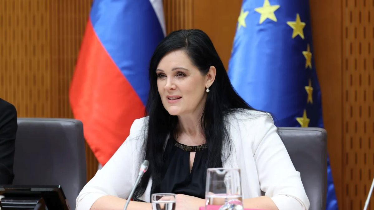Knovs sklical sejo, pričakujejo pojasnila glede morebitnega vpliva Rusije in Izraela na suverenost Slovenije
