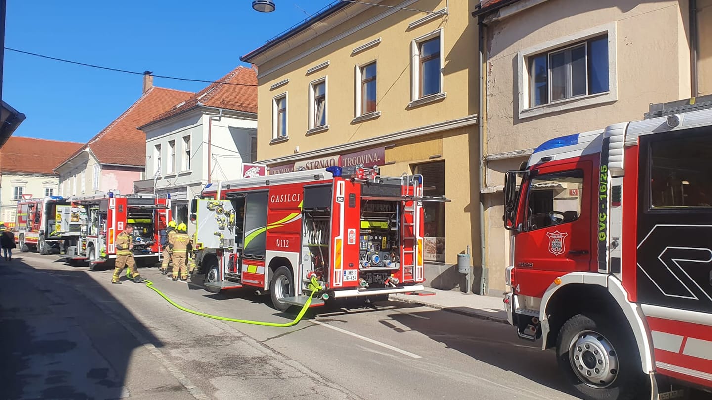 KRONIKA: Požar stanovanjskega objekta in huda poškodba jadralnega padalca