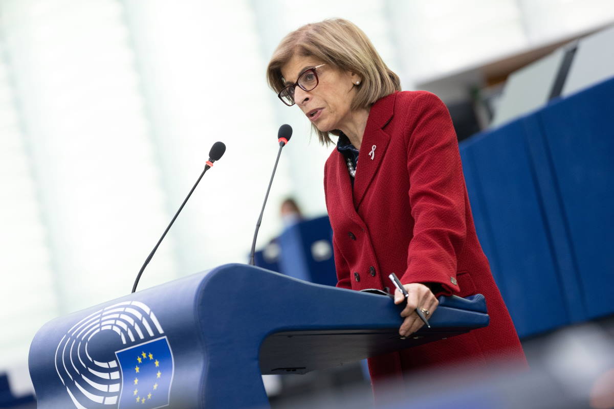 EU komisarka za zdravje: Države naj se pripravijo na cepljenje s četrtim odmerkom