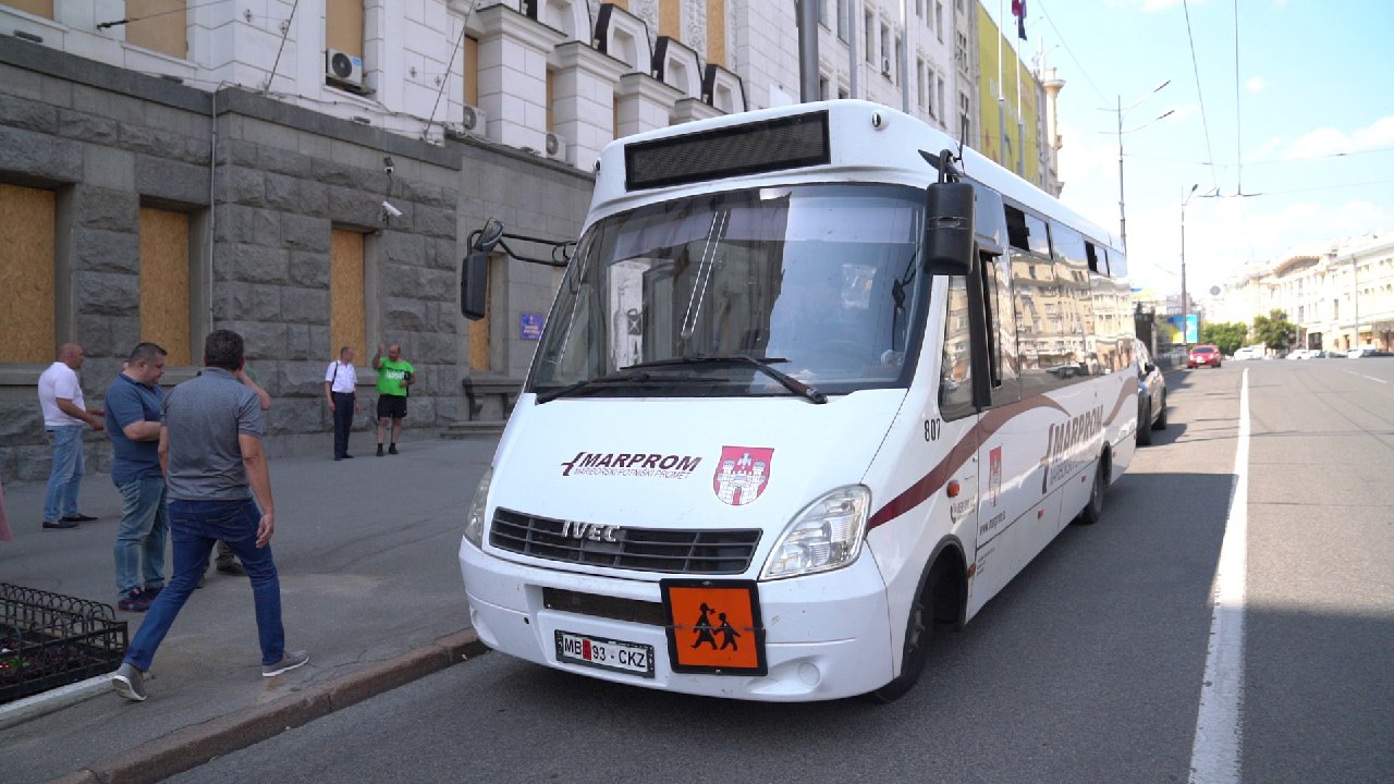 FOTO: Avtobus, ki je bil donacija Maribora Harkovu, danes predan v uporabo