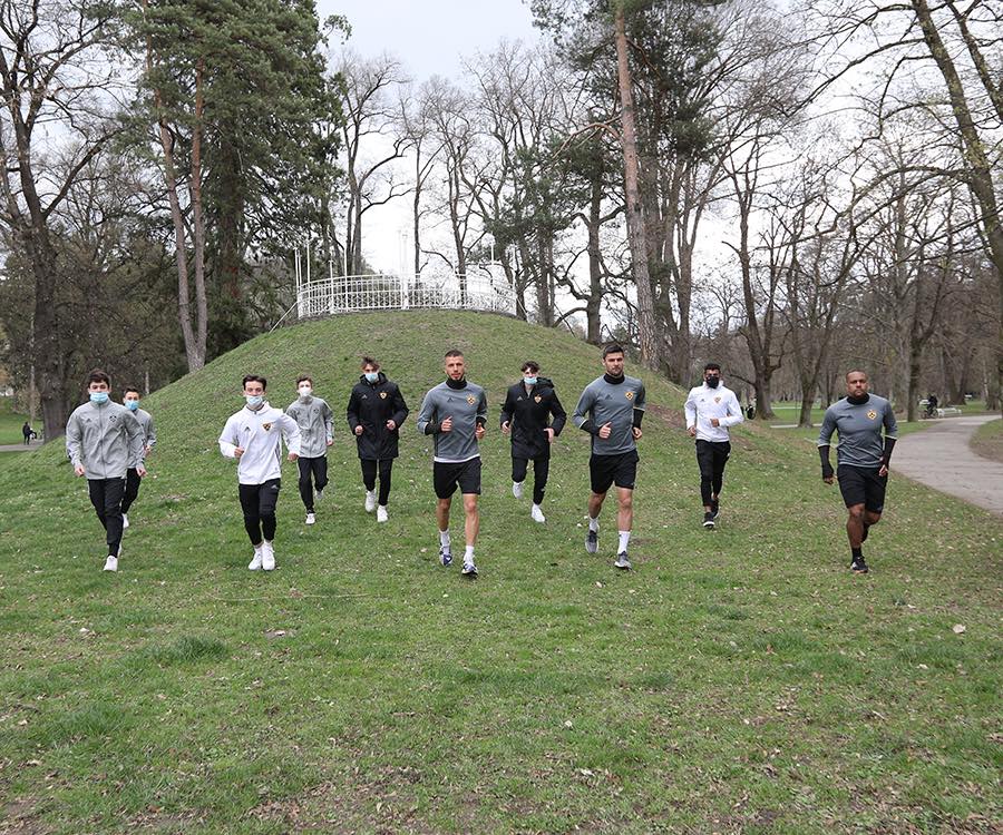 FOTO: Nogometaši NK Maribor namesto v Ljudskem vrtu, tekli v mestnem parku