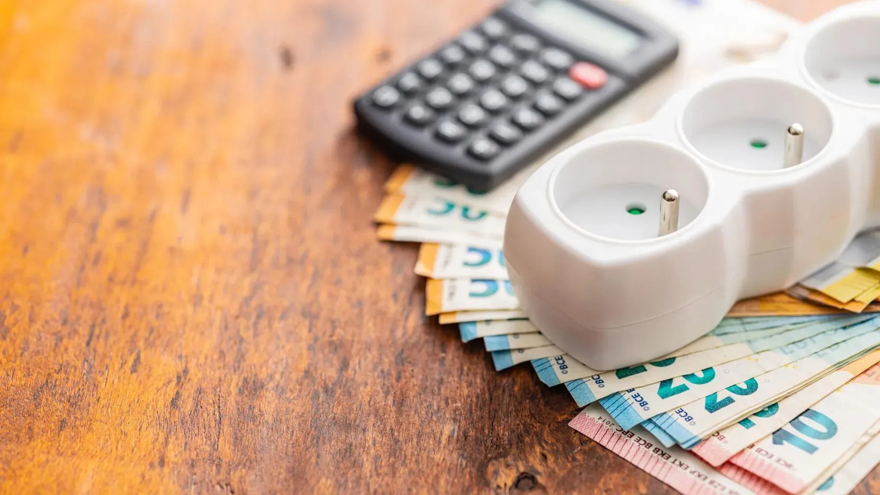 Obetajo se višje položnice za elektriko (Preverite, zakaj in za koliko)