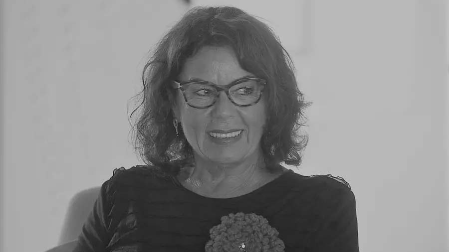 (Avto)biografija Anite Ogulin: Nosečo pretepel in vlekel z avtom skozi gozd