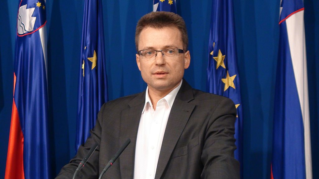 Černačev tvit dvignil prah: premierja Goloba označil za  "gnoj od človeka"