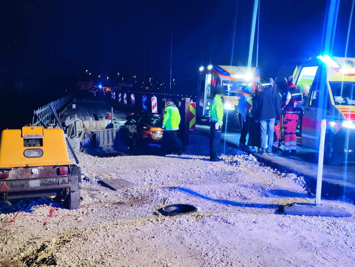 FOTO: Huda prometna nesreča na gradbišču v Miklavžu