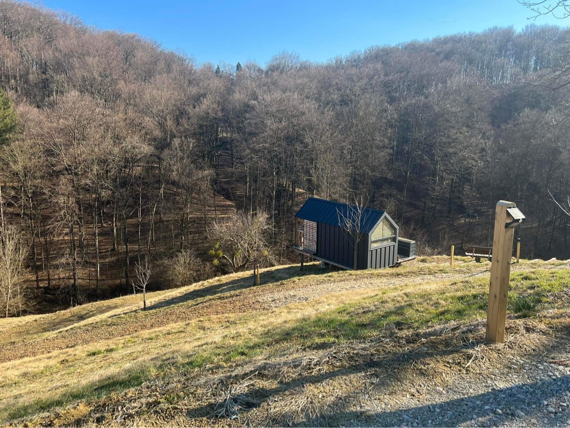 FOTO: Nedaleč iz Maribora zrasel sodobni glamping, kjer so pri gradnji uporabili konopljo