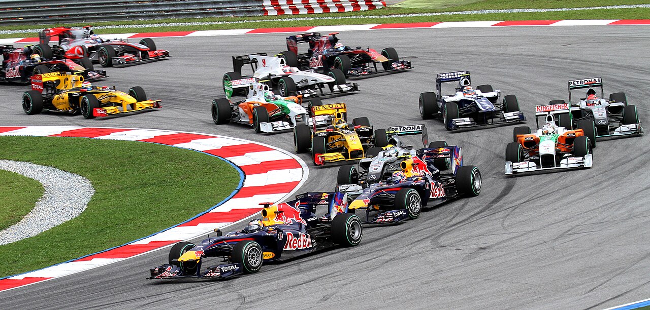 Večja poraba goriva, krajše dirke: Pri F1 potrdili spremembe