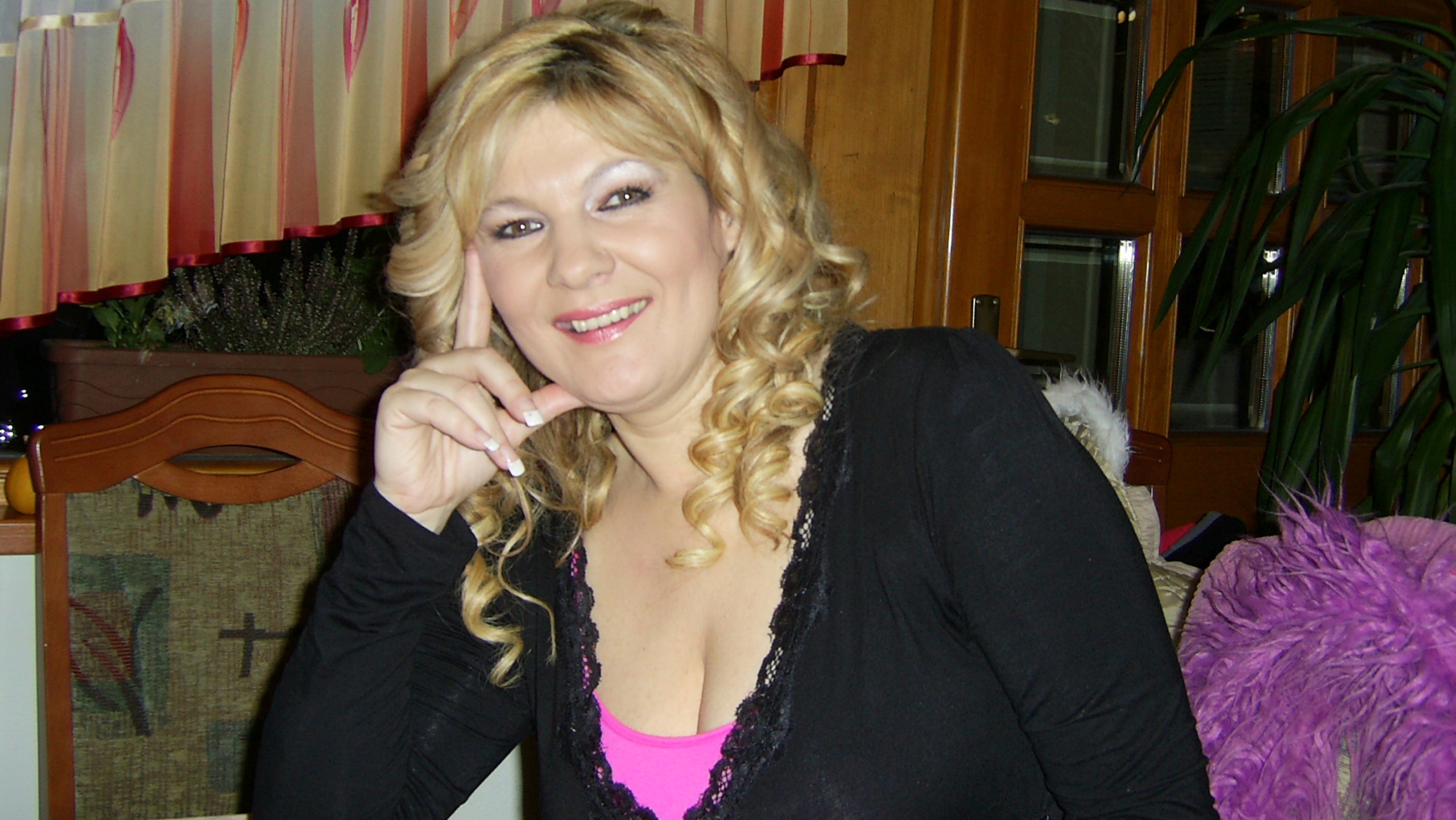 Poslovila se je priljubljena pevka in voditeljica