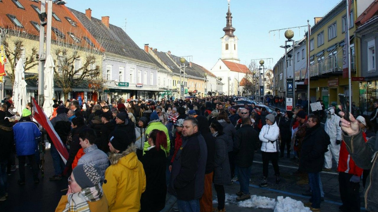 VIDEO: V Lipnici včeraj množičen shod proti vladnim ukrepom za zajezitev korone