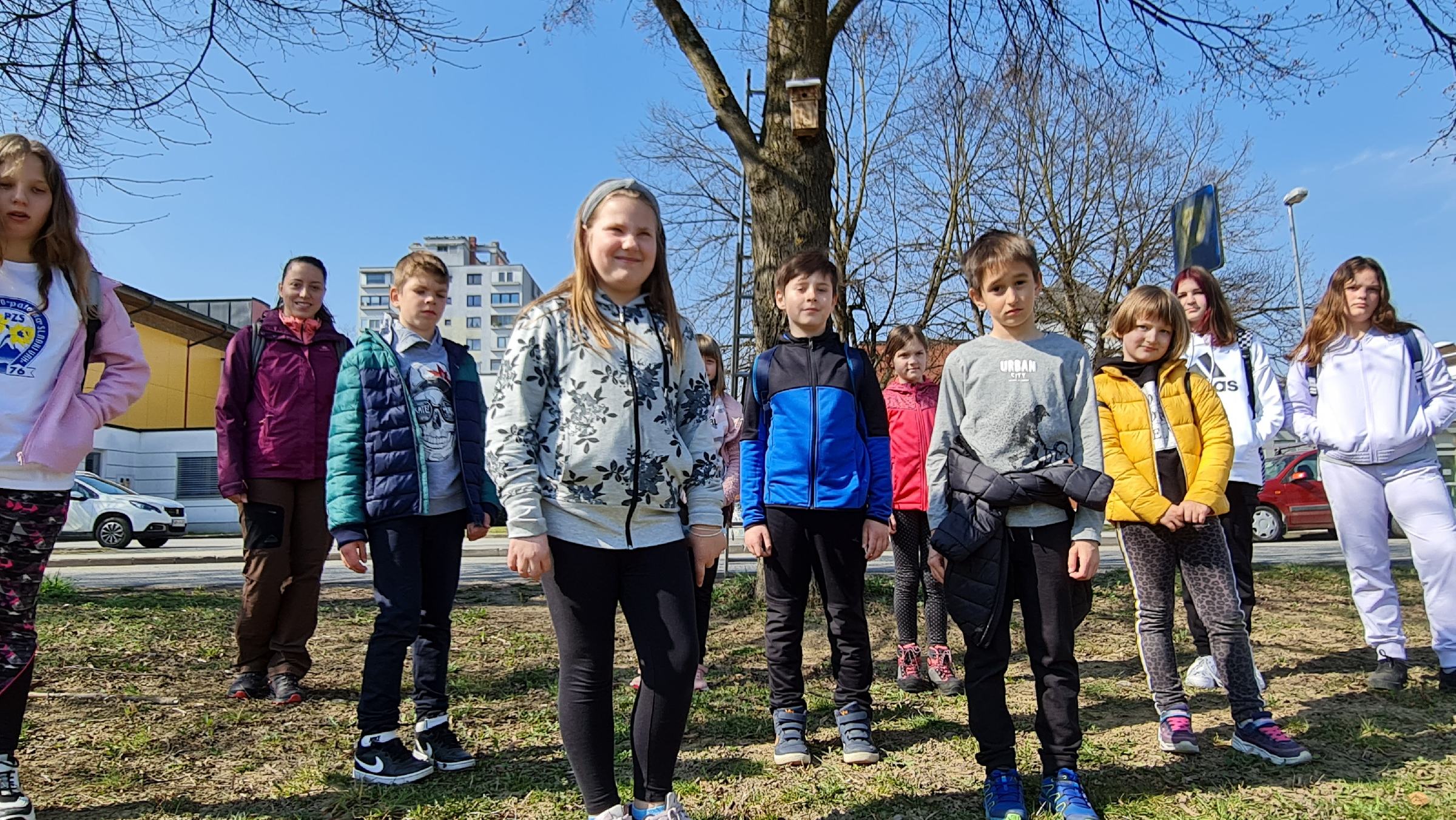 FOTO in VIDEO: V Sladkem Vrhu skupaj z otroki postavili ptičje gnezdilnice