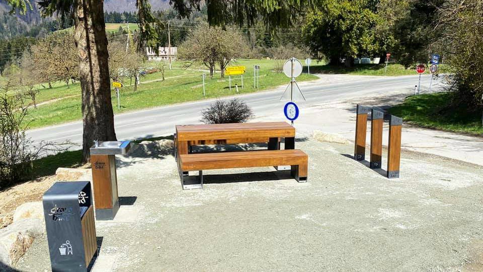 FOTO: Na Pohorju postavili prvo kolesarsko počivališče po smernicah DravaBike