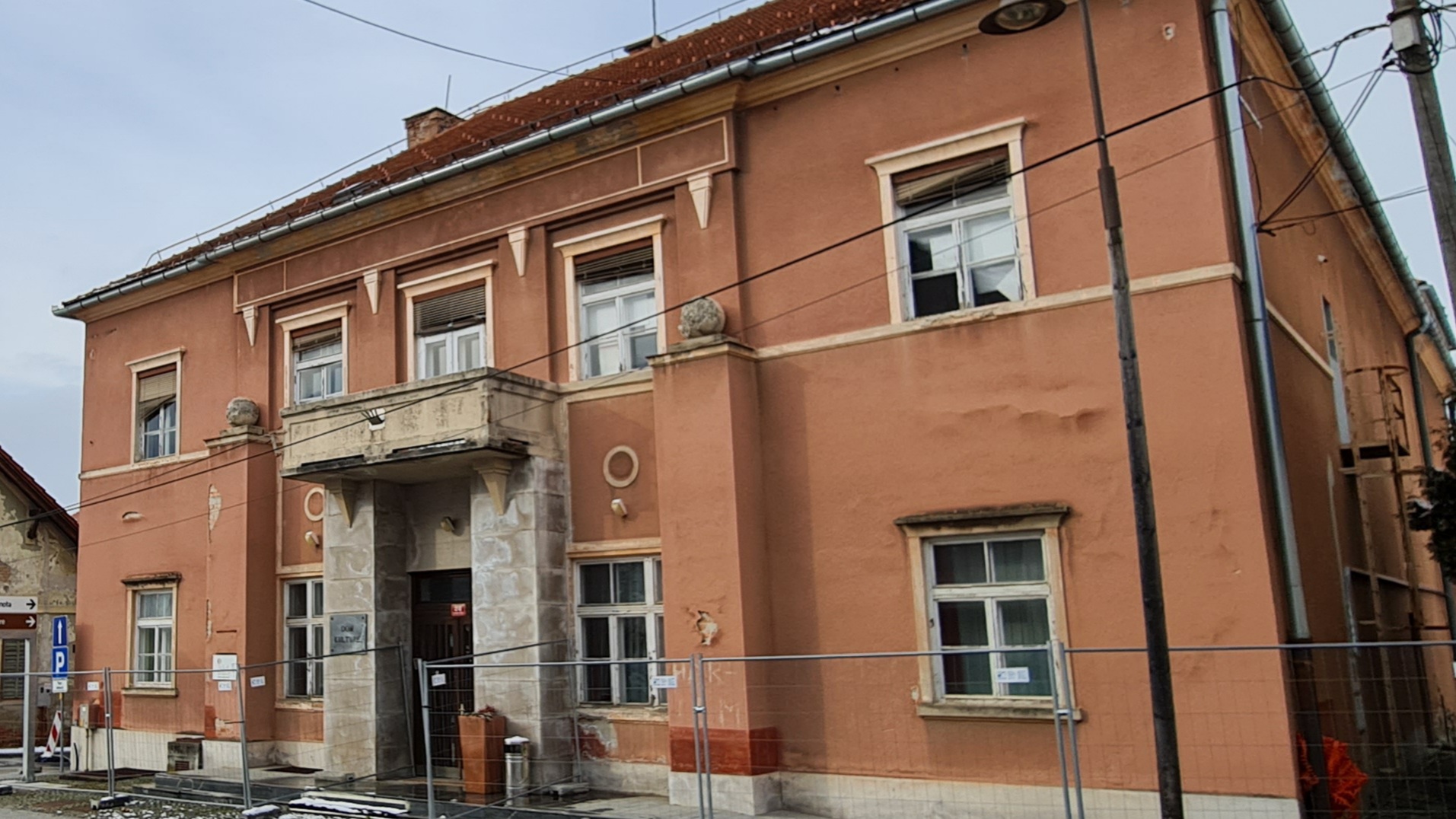 Zaradi višjih cen gradbenega materiala se draži tudi obnova ruškega kulturnega doma