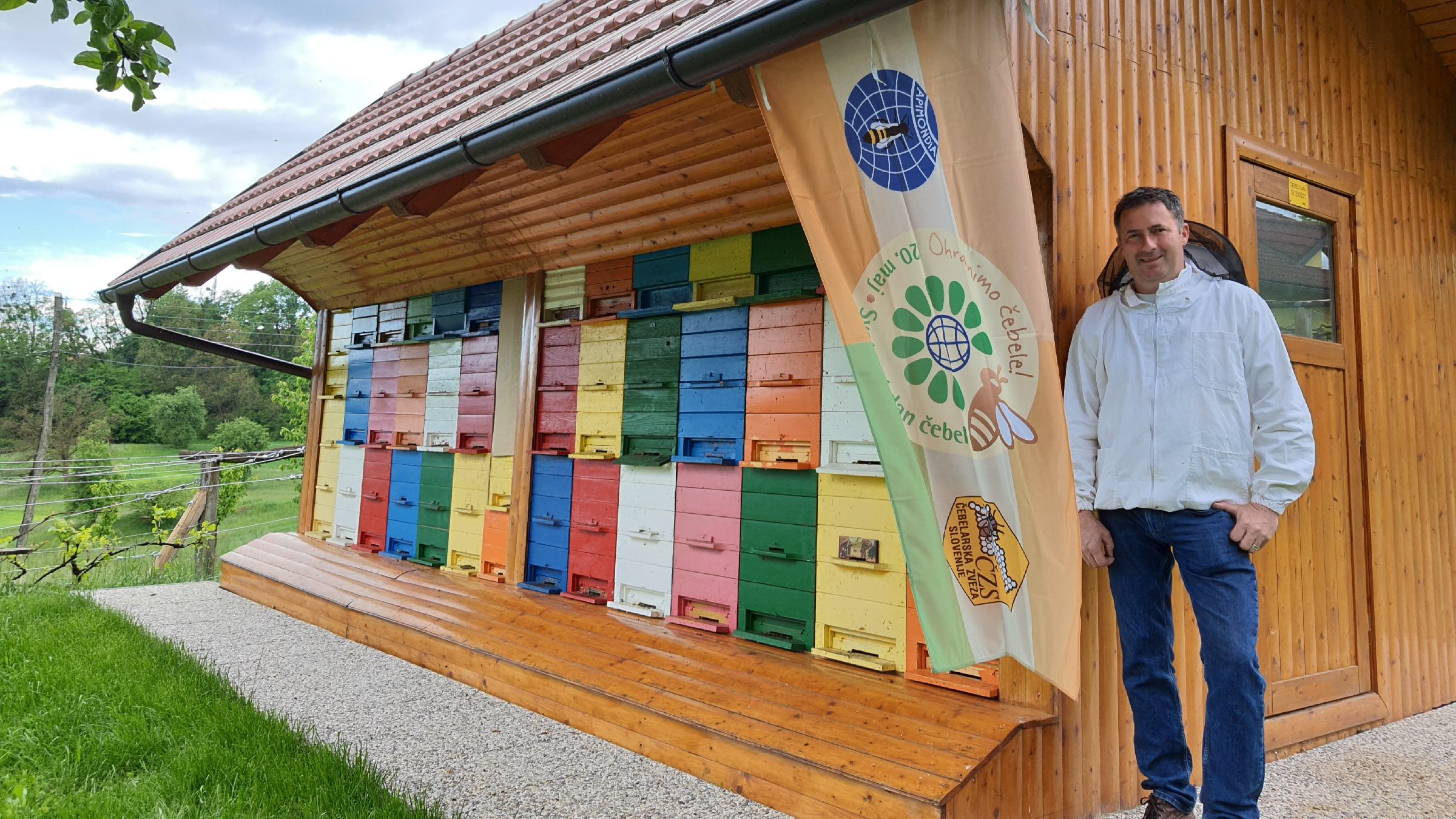 DNEVNA: Družinska tradicija čebelarjenja se pri Poličih prenaša iz roda v rod