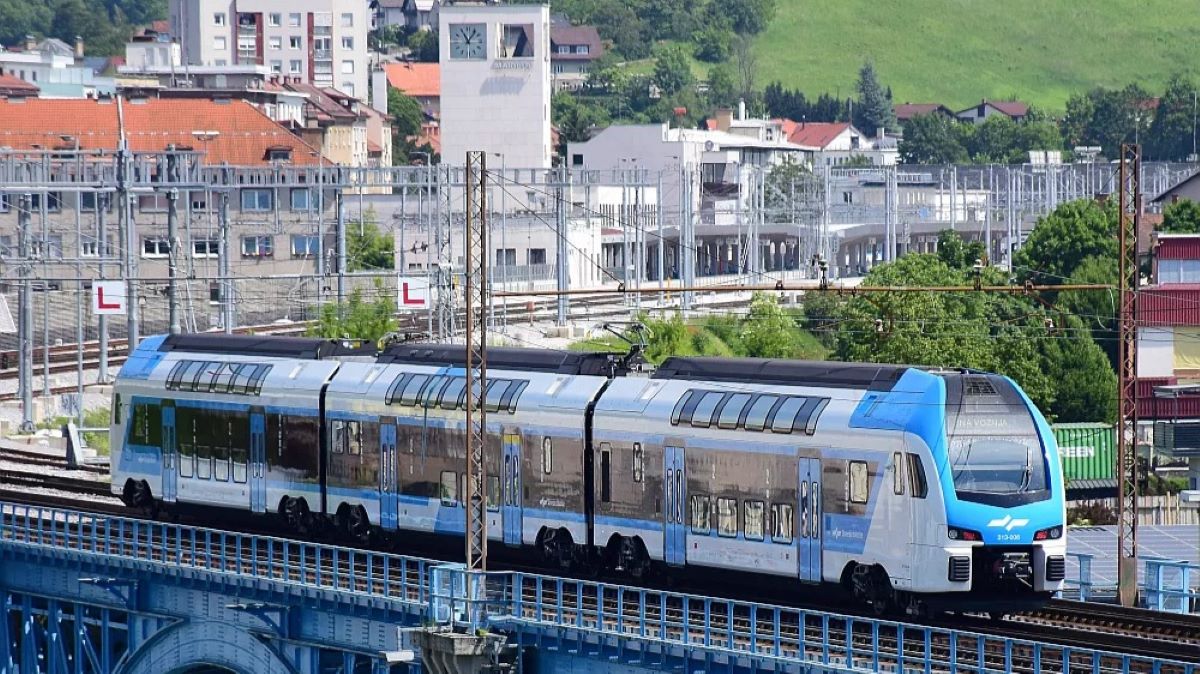 Zaradi vročine dodatne omejitve hitrosti za že sicer počasne vlake