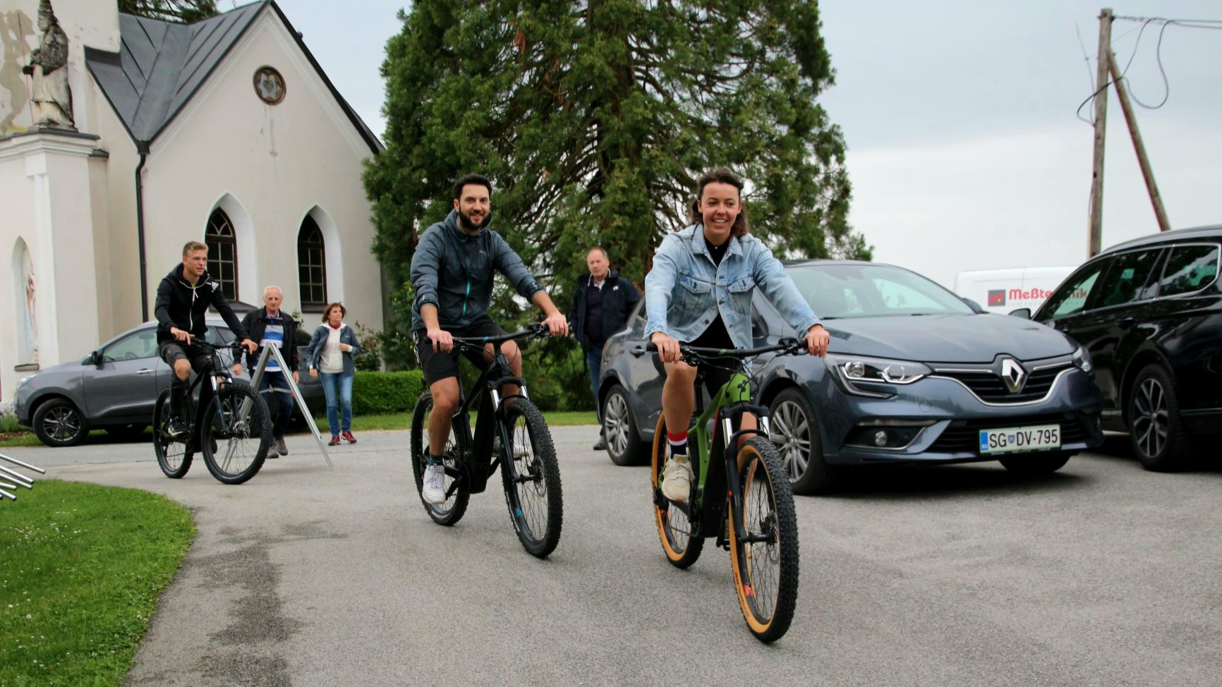 FOTO: Po Jakobu odslej z zmogljivimi gorskimi električnimi kolesi