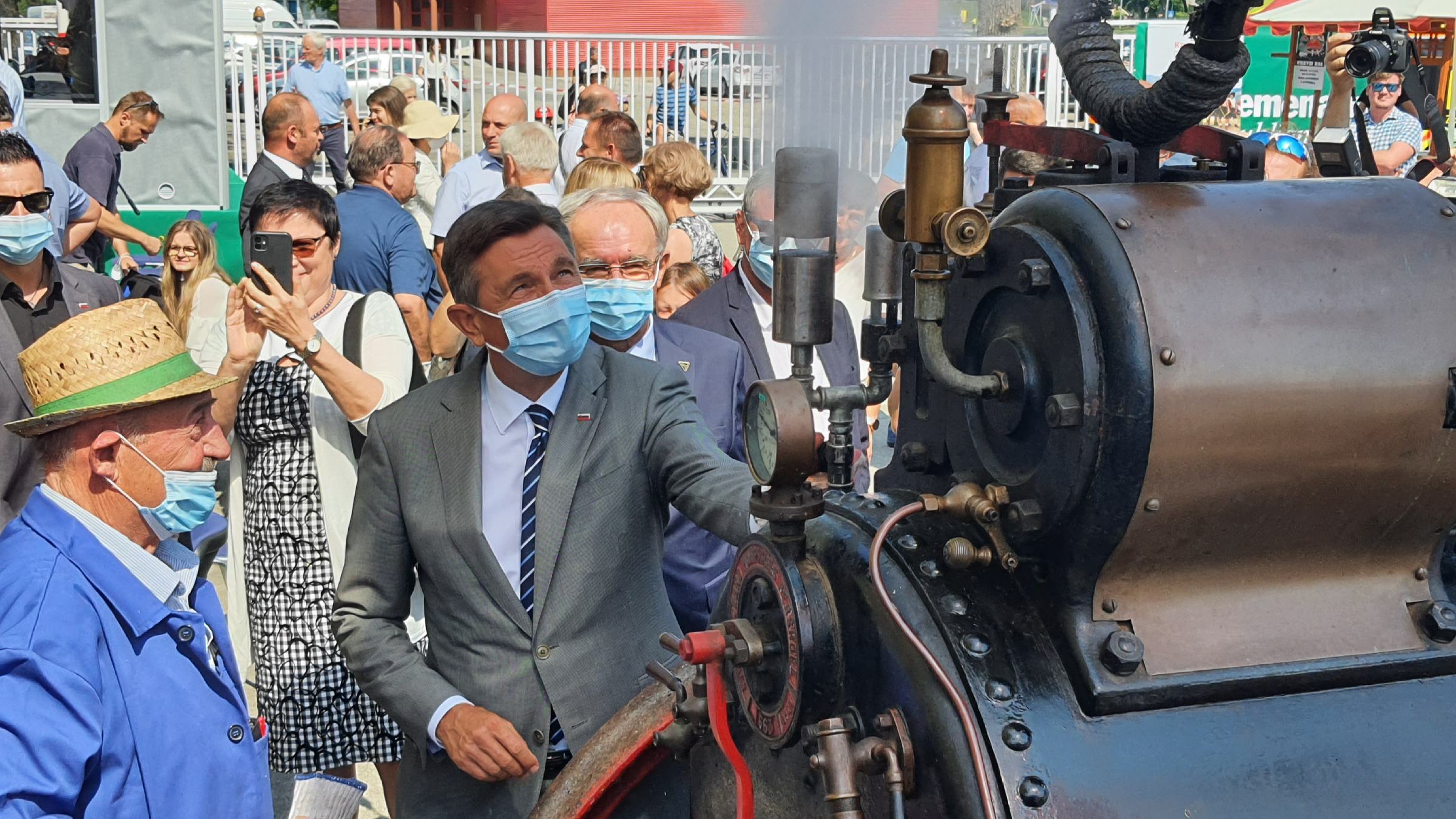 FOTO: Predsednik Pahor s piskom iz lokomobile odprl letošnjo Agro