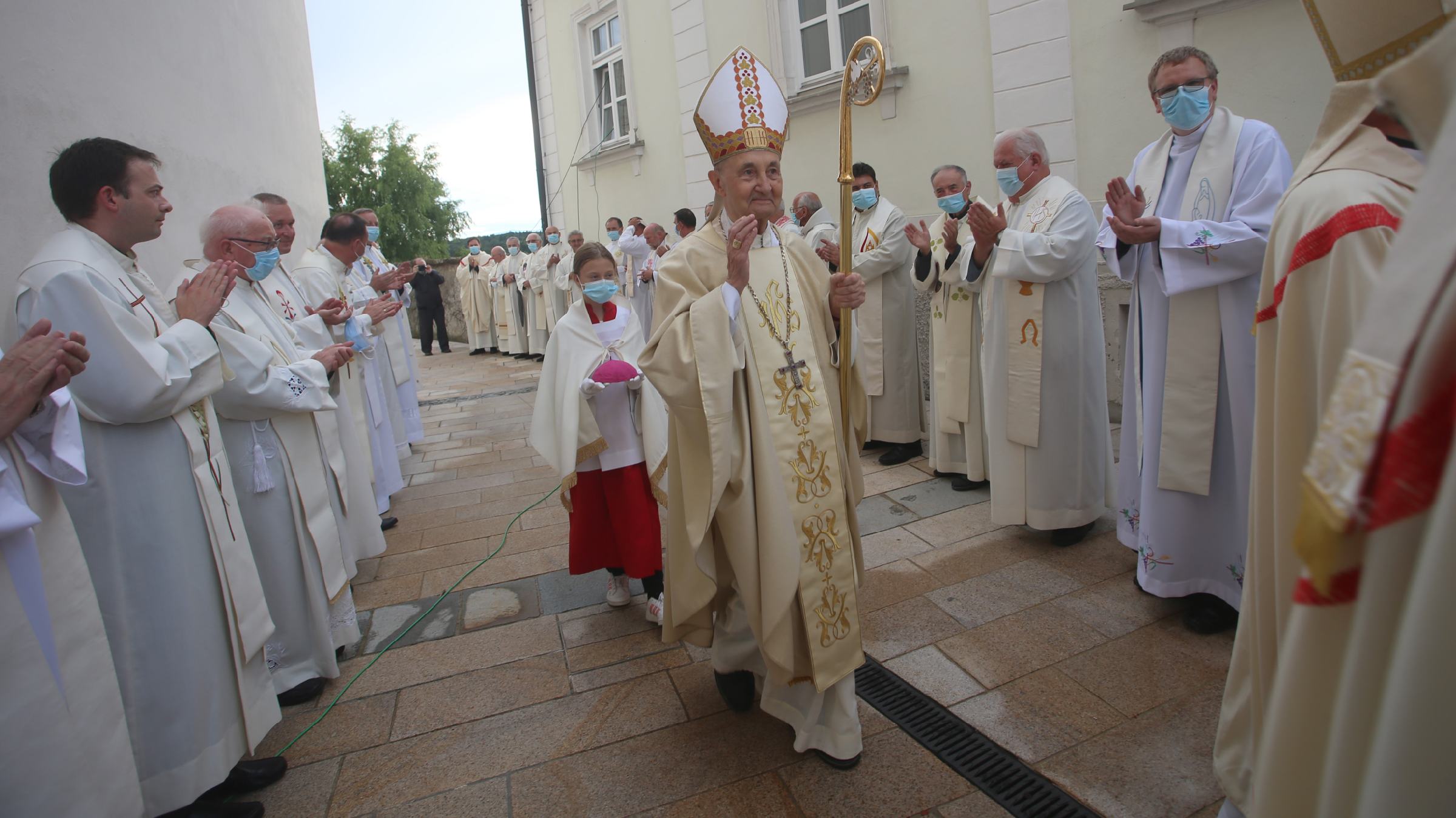 FOTO: Upokojeni nadškof Kramberger s slovesno sveto mašo zaznamoval trojni jubilej