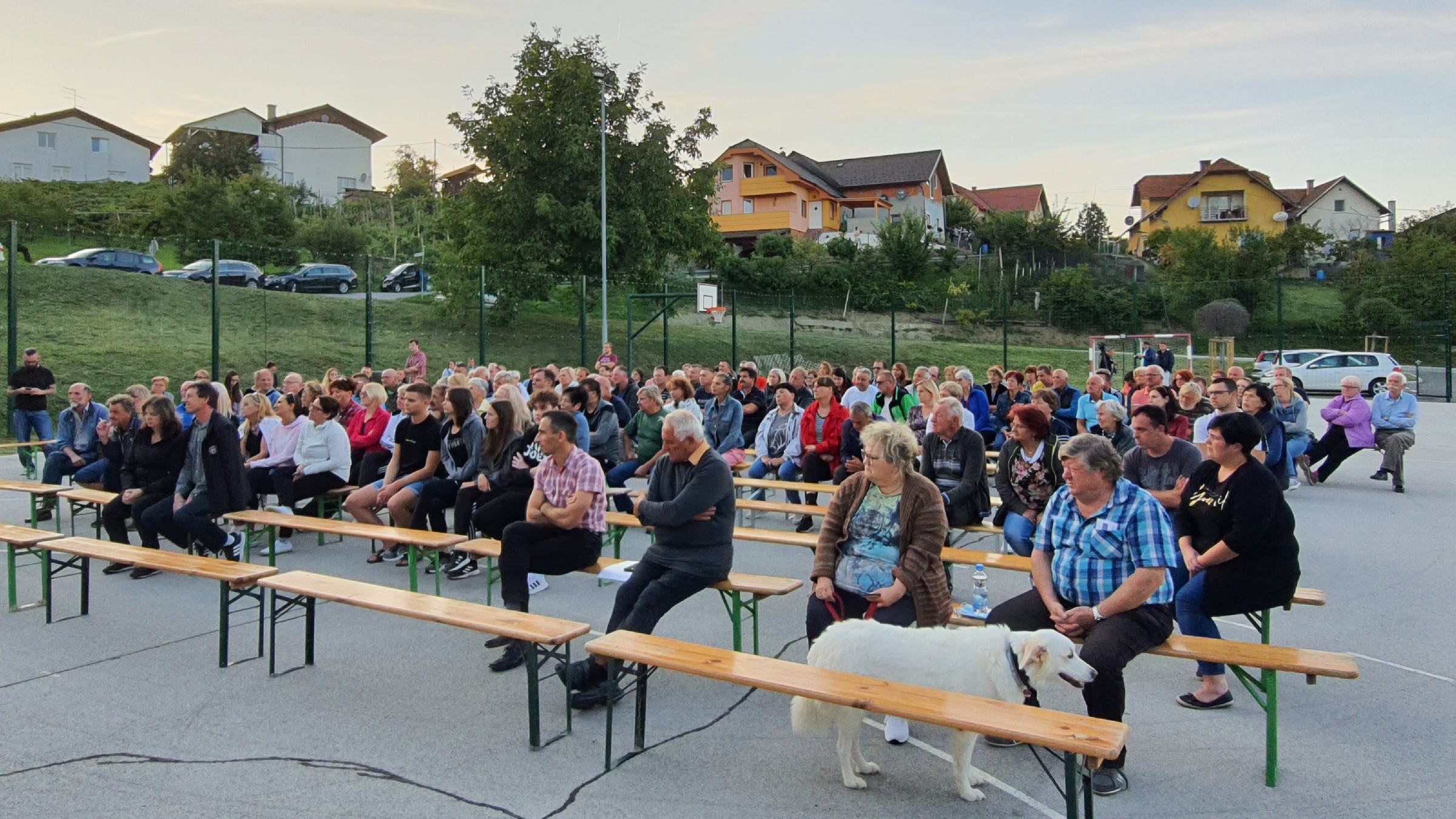 FOTO: V Ceršaku 168 krajanov na zboru občanov zahtevalo zaprtje kompostarne