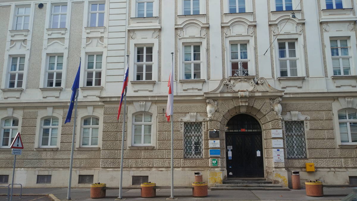 DNEVNA: Spomeniška zaščita ovira lažjo dostopnost stavb invalidom