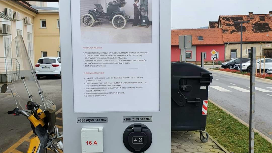 FOTO: V Selnici postavili polnilnico za električna vozila
