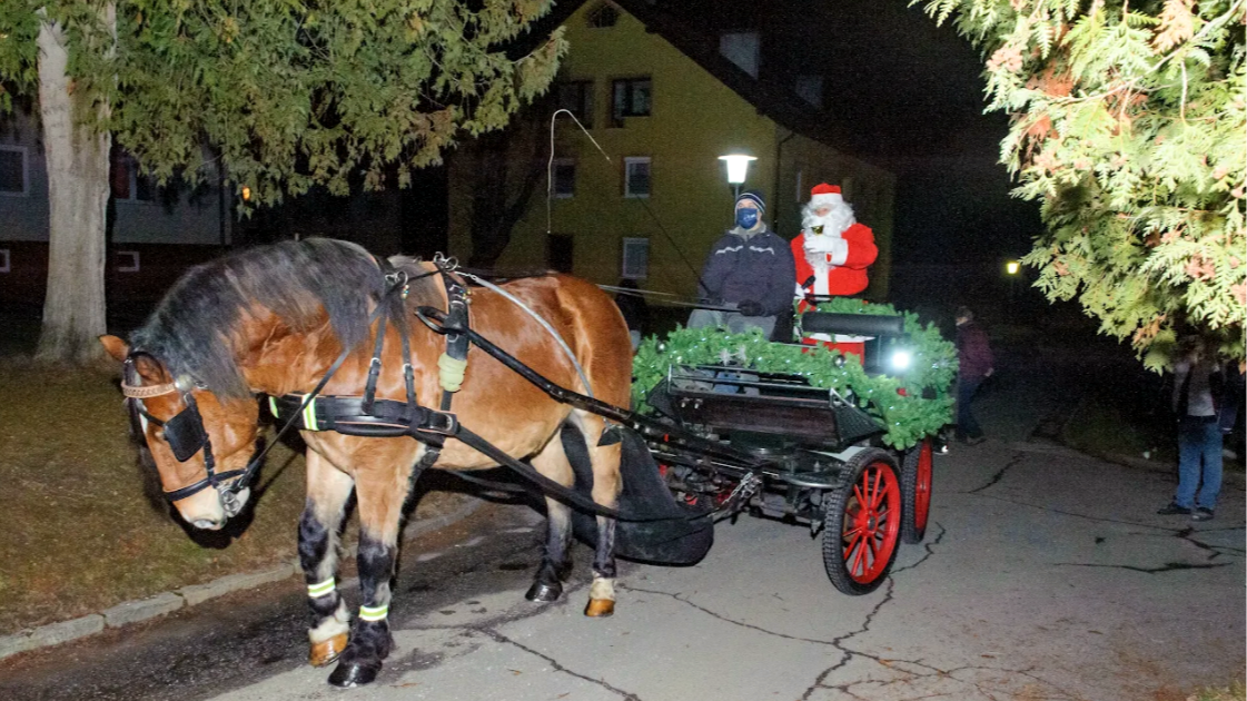 FOTO: Selniški čarobni december se začenja z današnjo otvoritvijo razstave in prižigom lučk