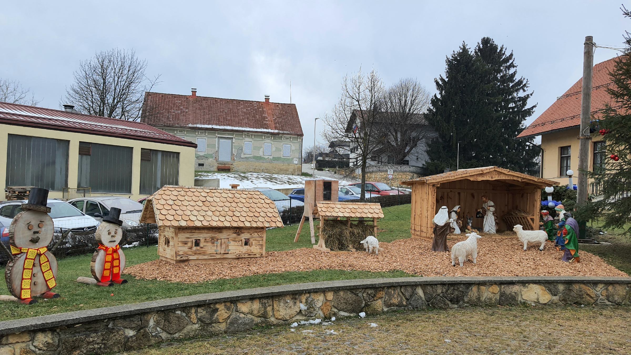 FOTO: Presmečarji v Voličini postavili pravo božično vasico