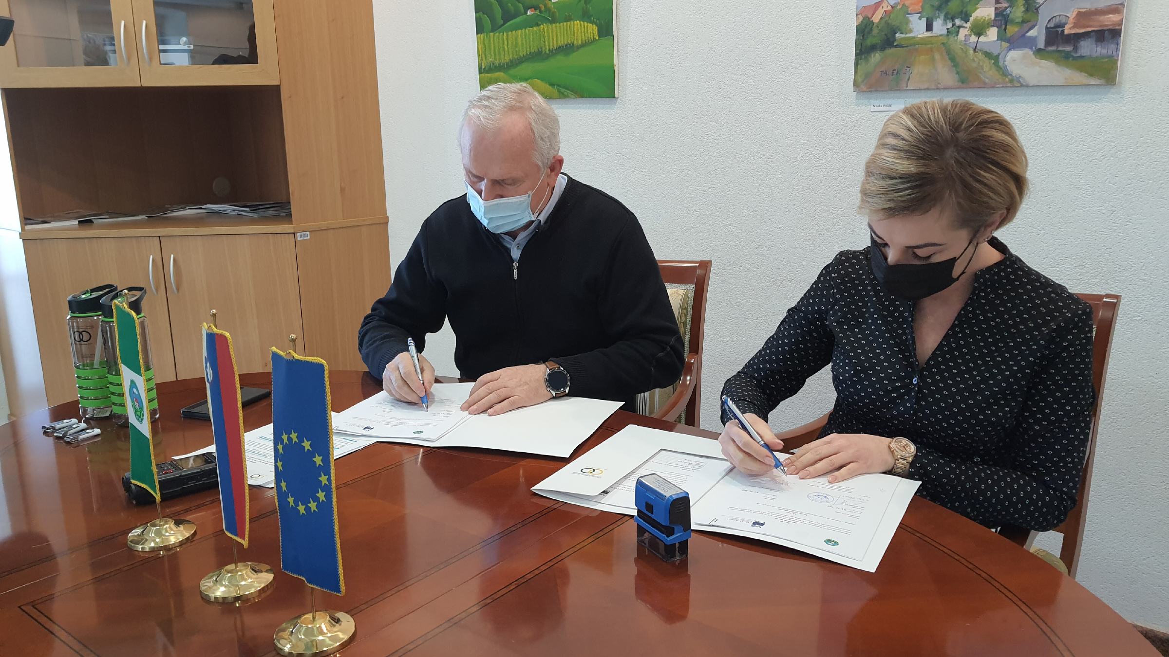 FOTO: Na Sveti Ani podpisali pogodbo za gradnjo prvih dveh odsekov kolesarske poti