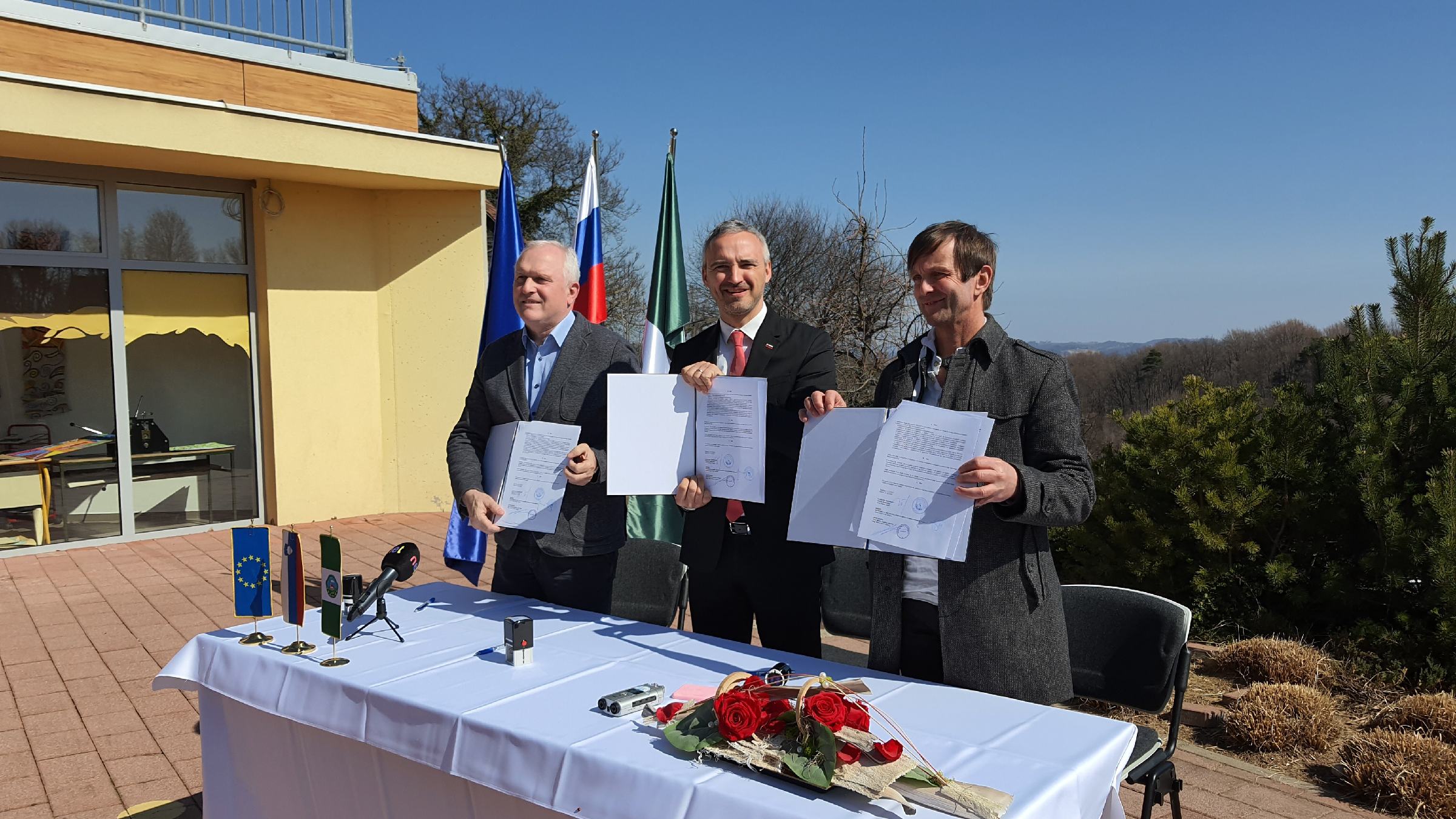 FOTO: Cigler Kralj na Sveti Ani podpisal sporazum o gradnji enote doma starejših