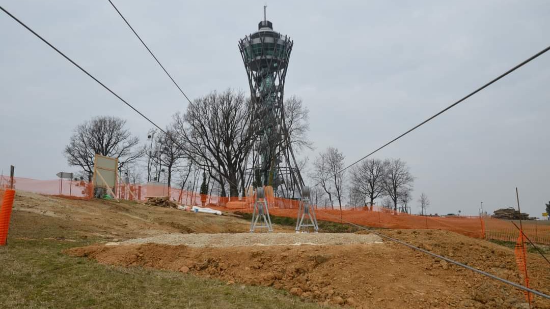 FOTO: Zipline že povezuje oba bregova