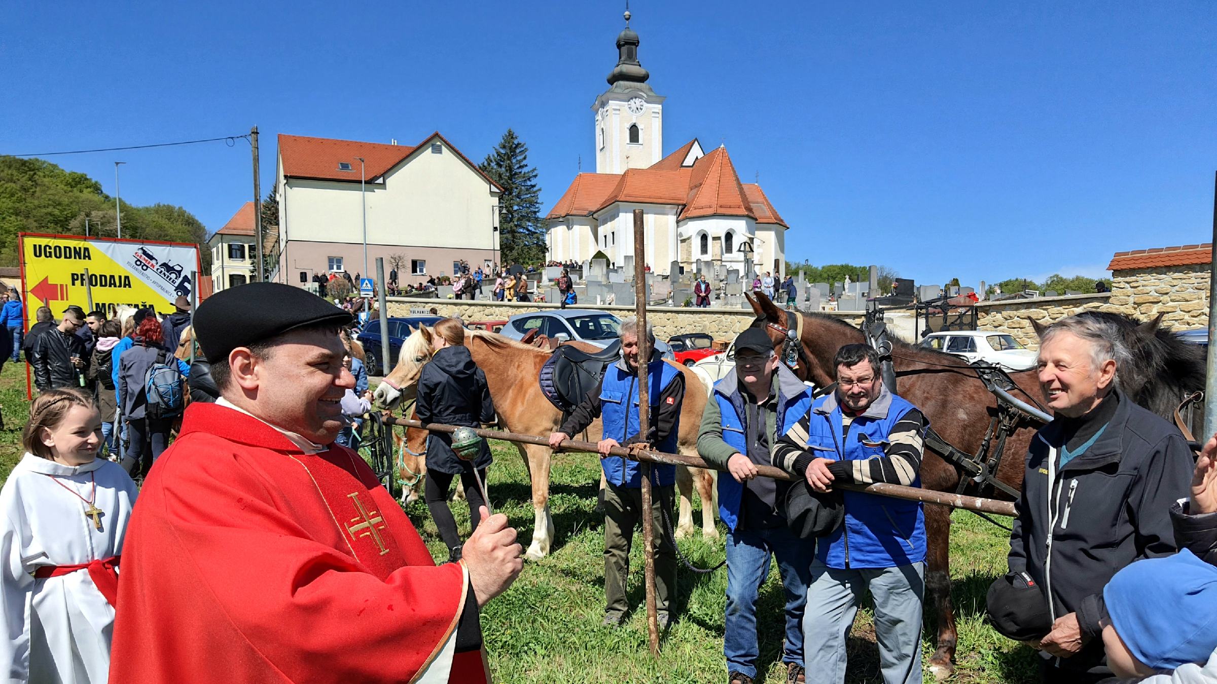 FOTO: Na tradicionalni Jurjevi nedelji blagoslovili več kot 80 konj in konjenikov