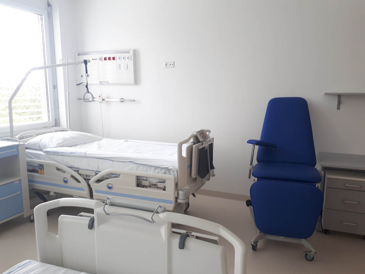 Zdravniki še vedno stavkajo, tretjina jih ne bo delala nadur