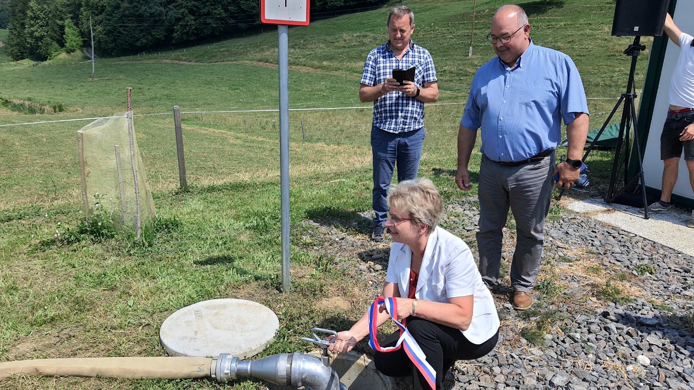 FOTO: Kmetijska ministrica v Slovenskih goricah namenu predala namakalni sistem