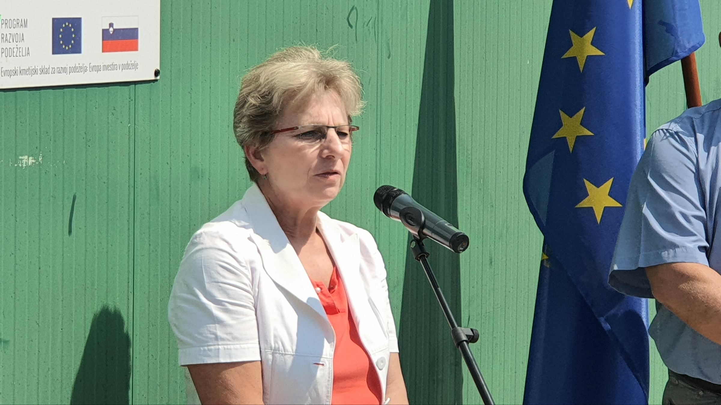 Kmetijska ministrica podpira protitočno letalsko obrambo in poziva stroko, naj se o tem razjasni