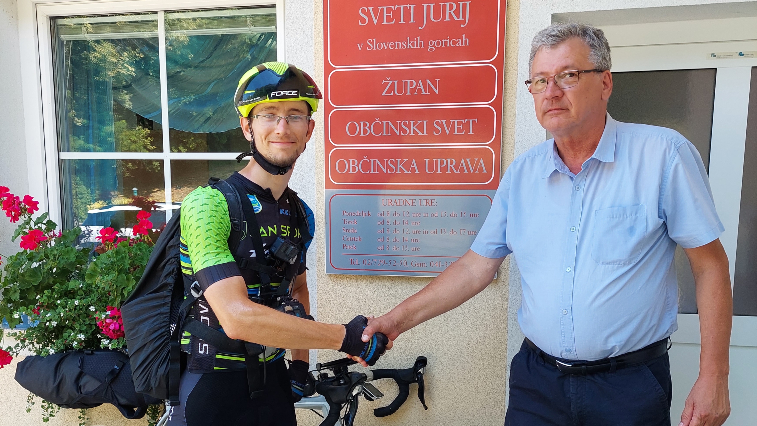 FOTO: V Jurovskem Dolu sprejeli Matjaža, ki po Sloveniji kolesari za ALS obolele