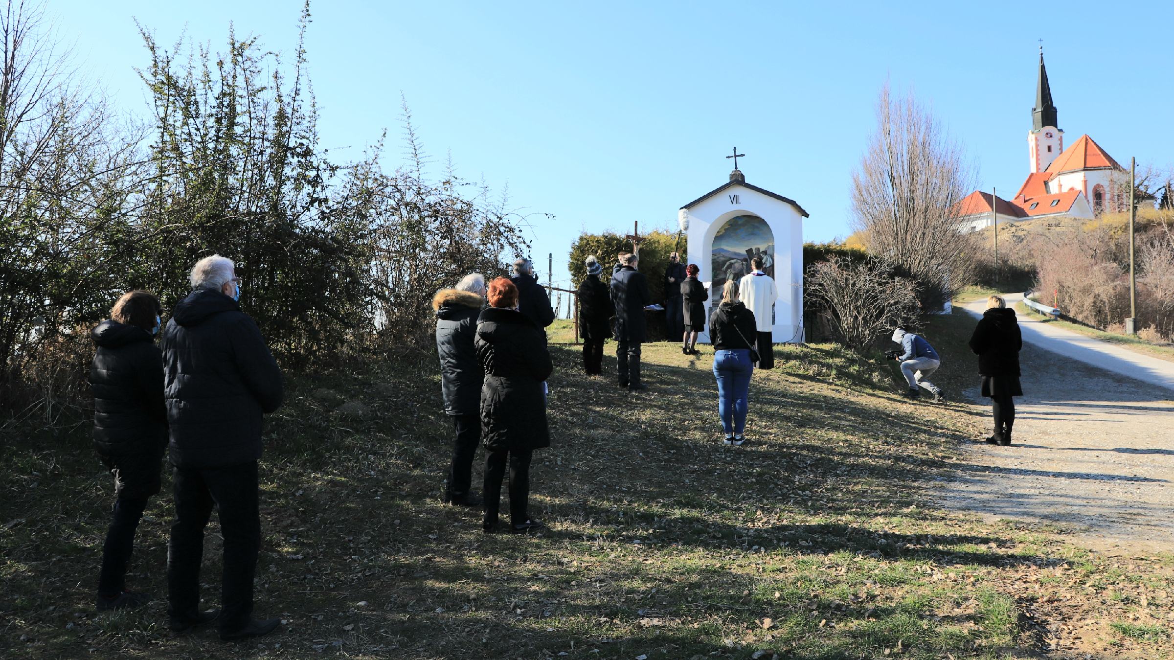 Nocoj na Gorci procesija z lučkami, ob polnoči romarska maša