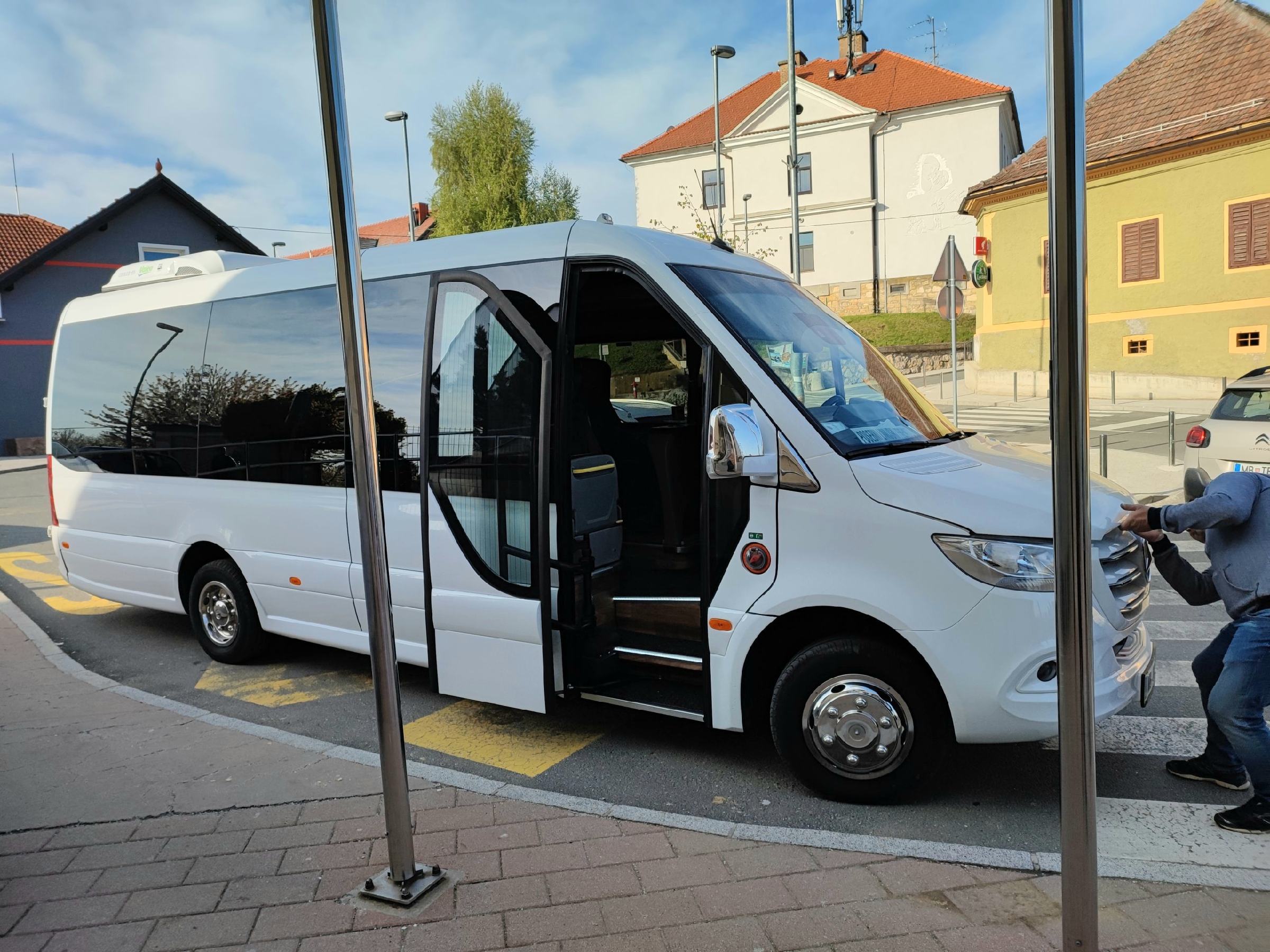 S kombiji v šolo tudi v mestih? V Ljubljani je to že realnost