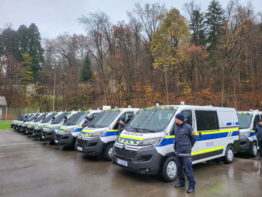 FOTO: Slovenska policija bogatejša za 40 novih &#8220;maric&#8221;