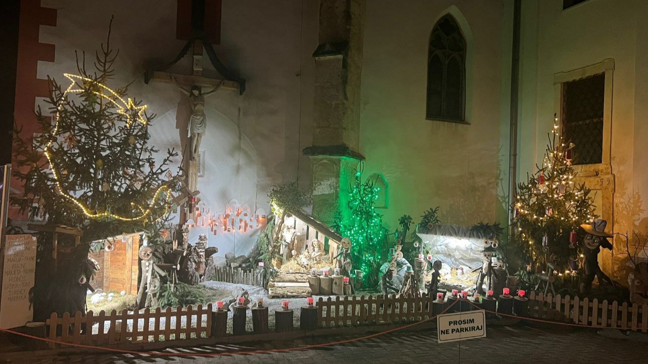 FOTO: V Jarenini na ogled unikatne jaslice, izdelane iz naravnih materialov