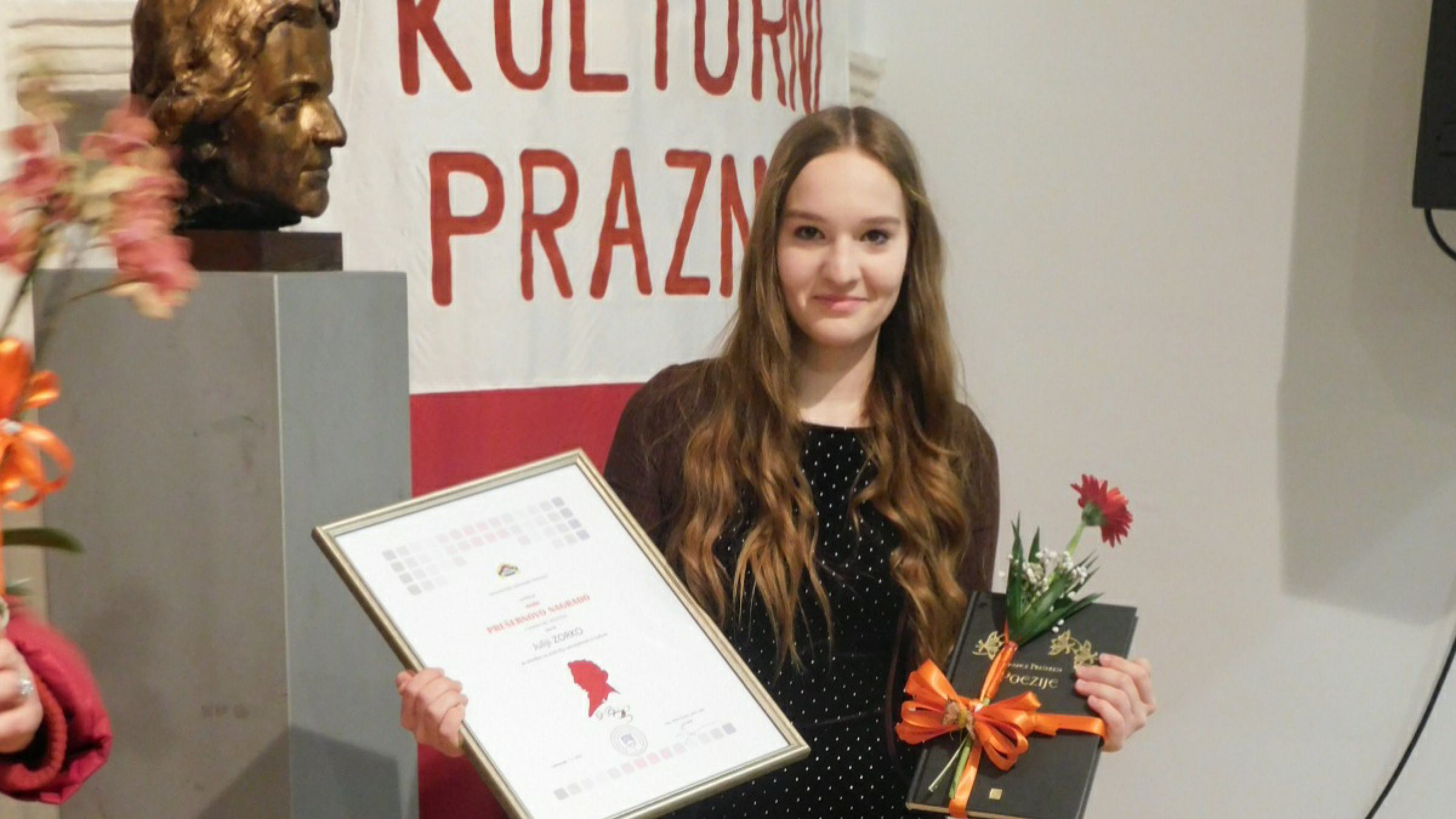 FOTO: Mala Prešernova nagrada tokrat v roke devetošolki Juliji Zorko