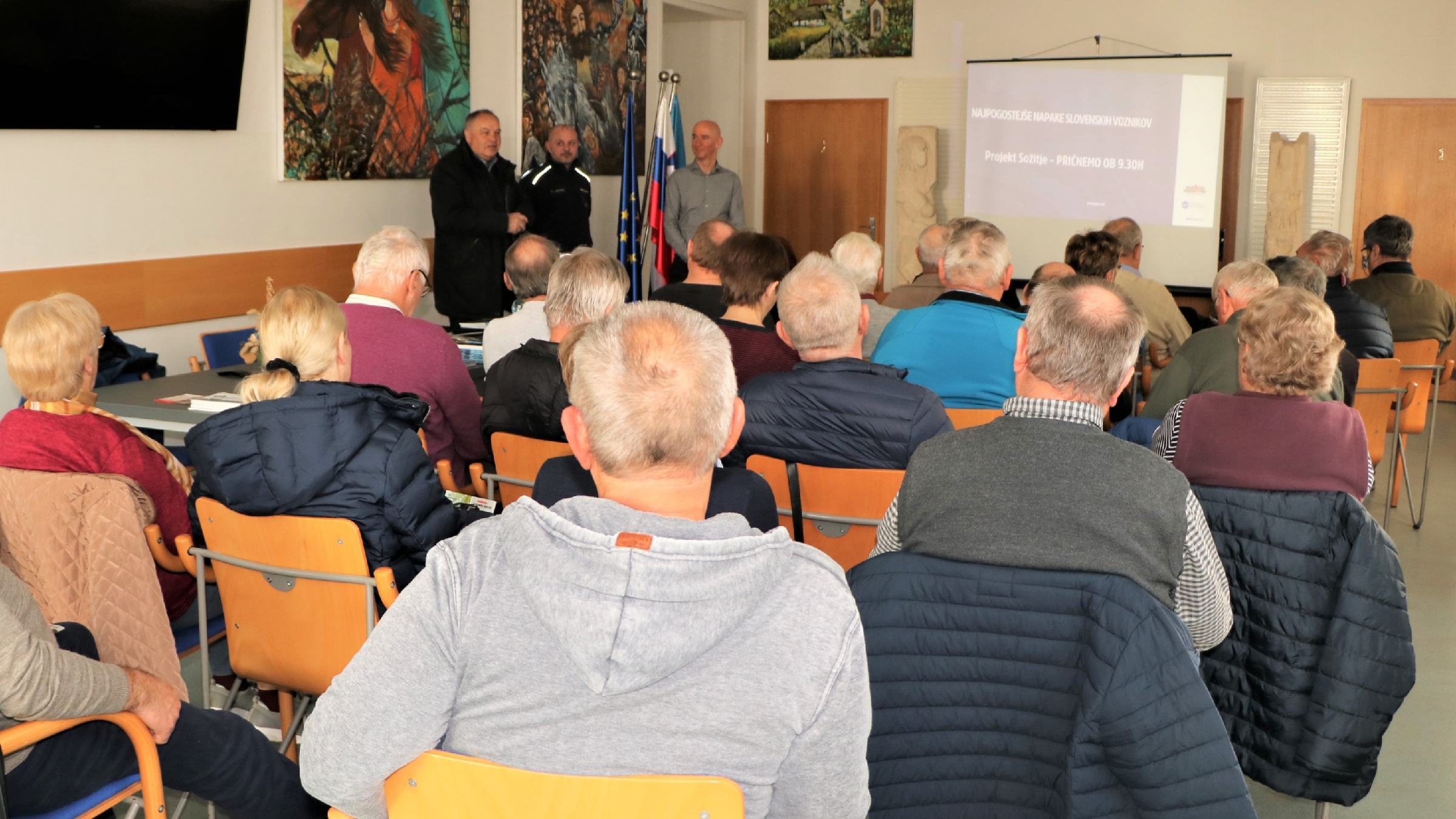 FOTO: Ker je starejših voznikov vedno več, zanje pripravljajo osvežitvena predavanja