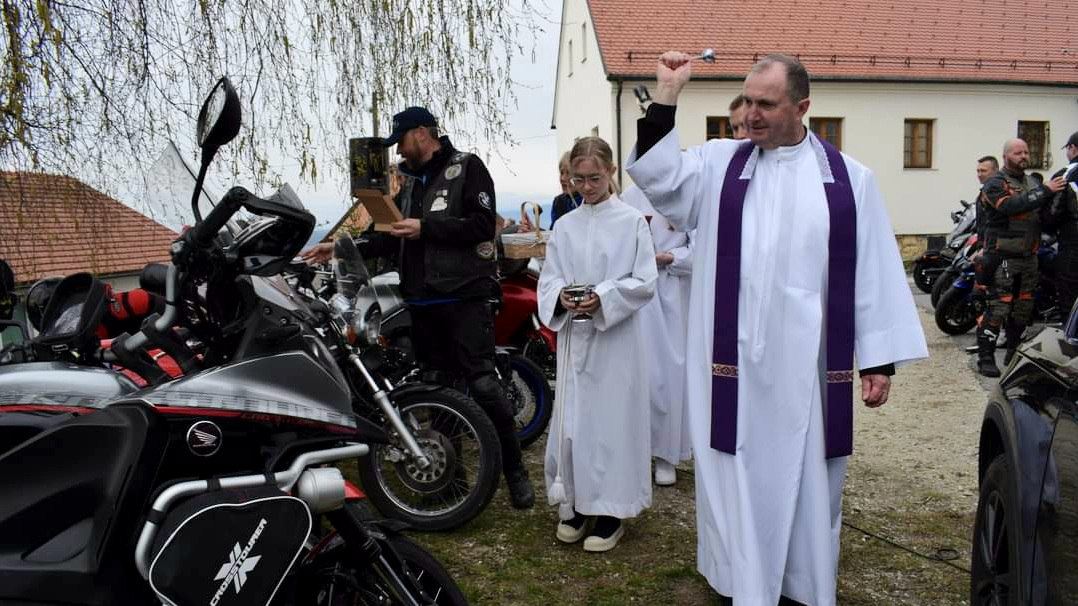 FOTO: 150 motoristov prišlo v Cerkvenjak po blagoslov za srečno vožnjo