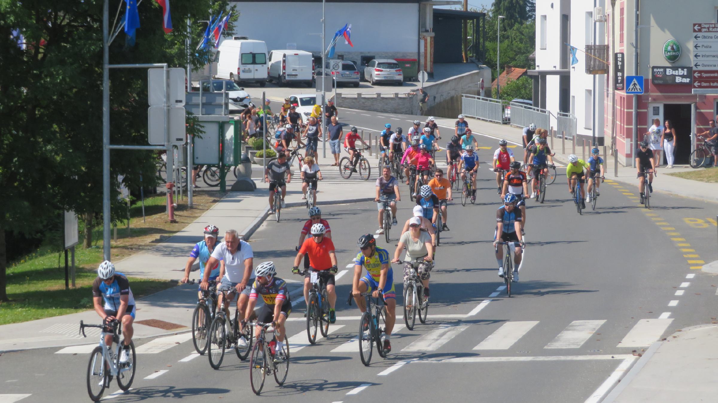 FOTO: Sto kolesarjev poganjalo pedala po mejah cerkvenjaške občine