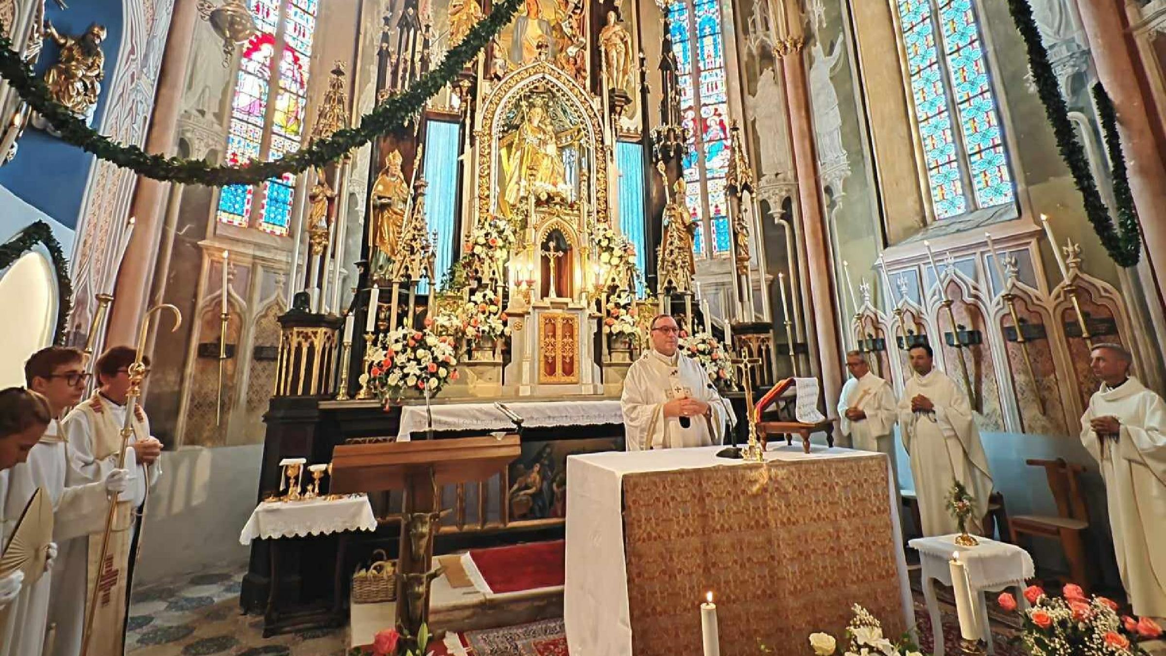 FOTO: V Malečniku danes številni romarji, Marijina cerkev na Gorci pridružena papeški baziliki