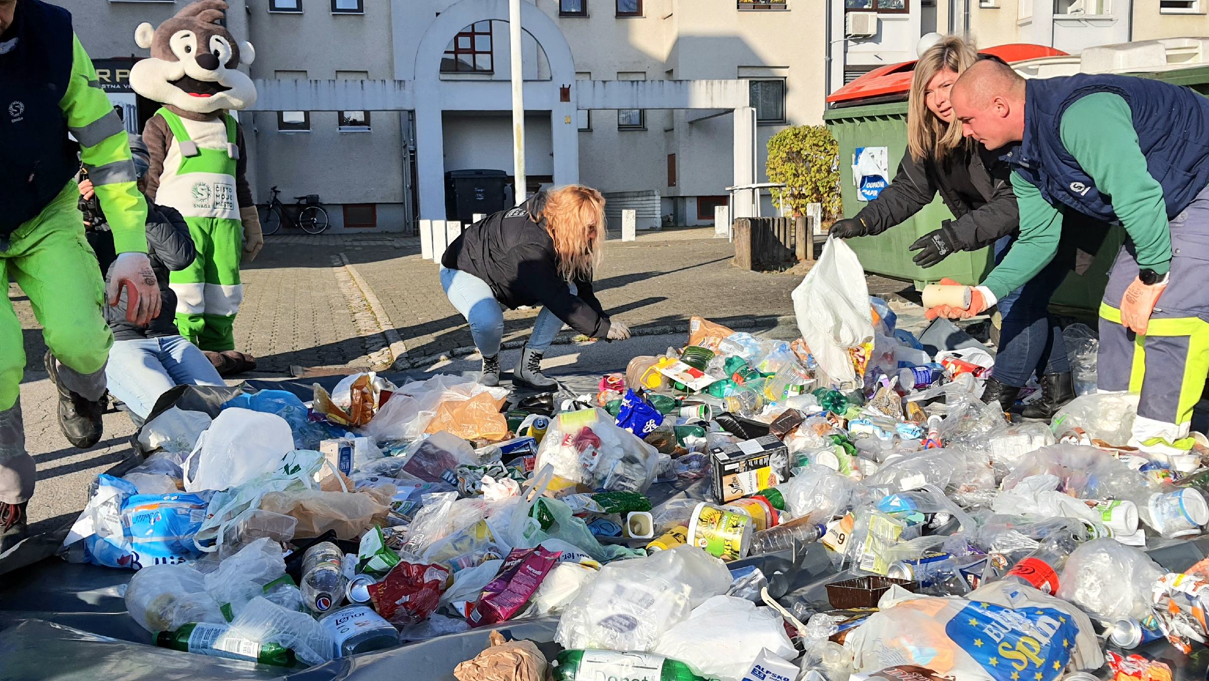 FOTO: Kaj je pokazala analiza odpadkov v Mariboru?