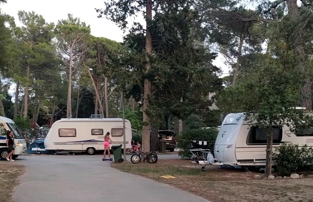 Pavšalistom v hrvaških kampih šteti dnevi?
