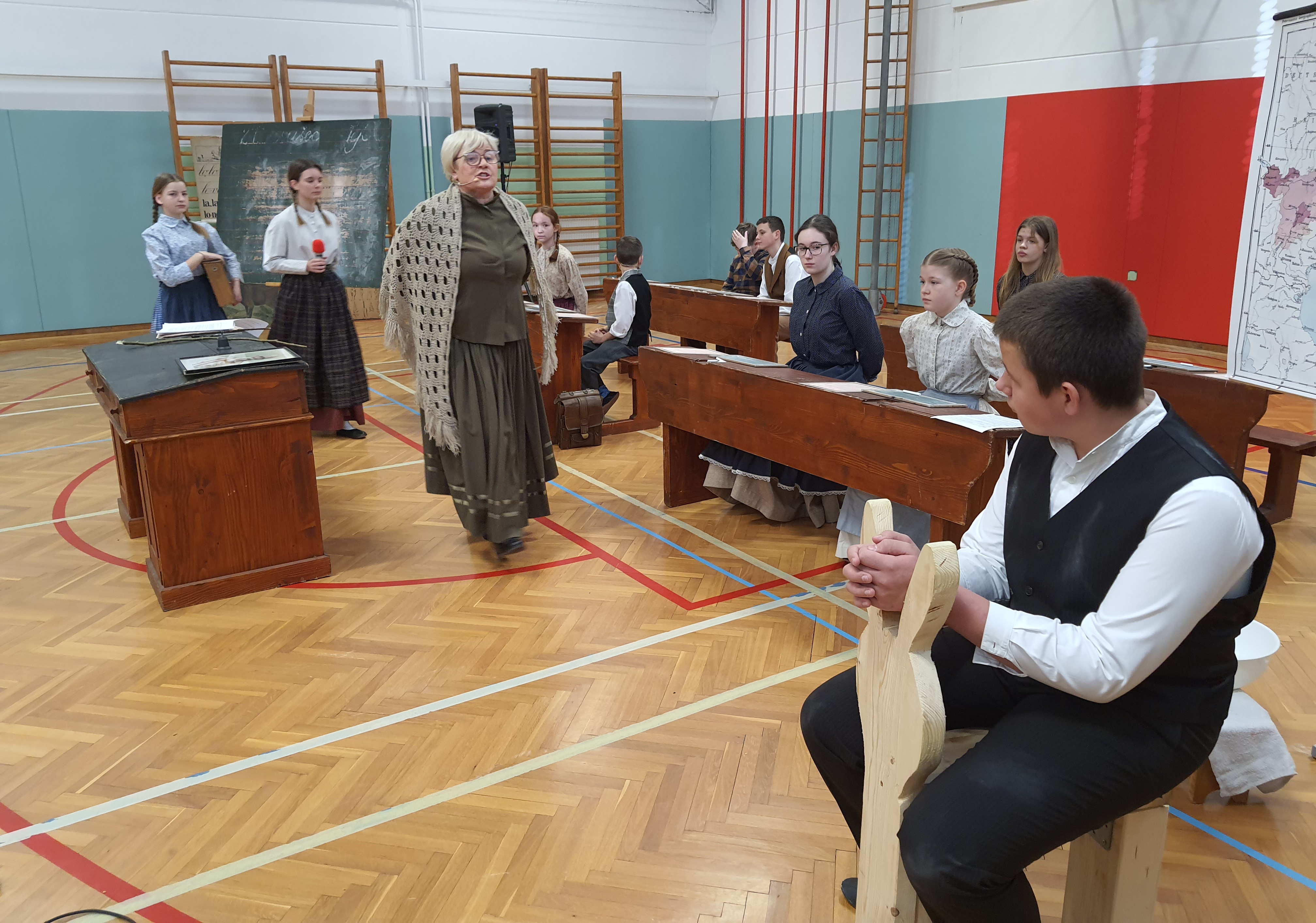 250 let šolstva v Jurovskem Dolu: Učenci s strogo učiteljico spoznali pouk v 19. stoletju