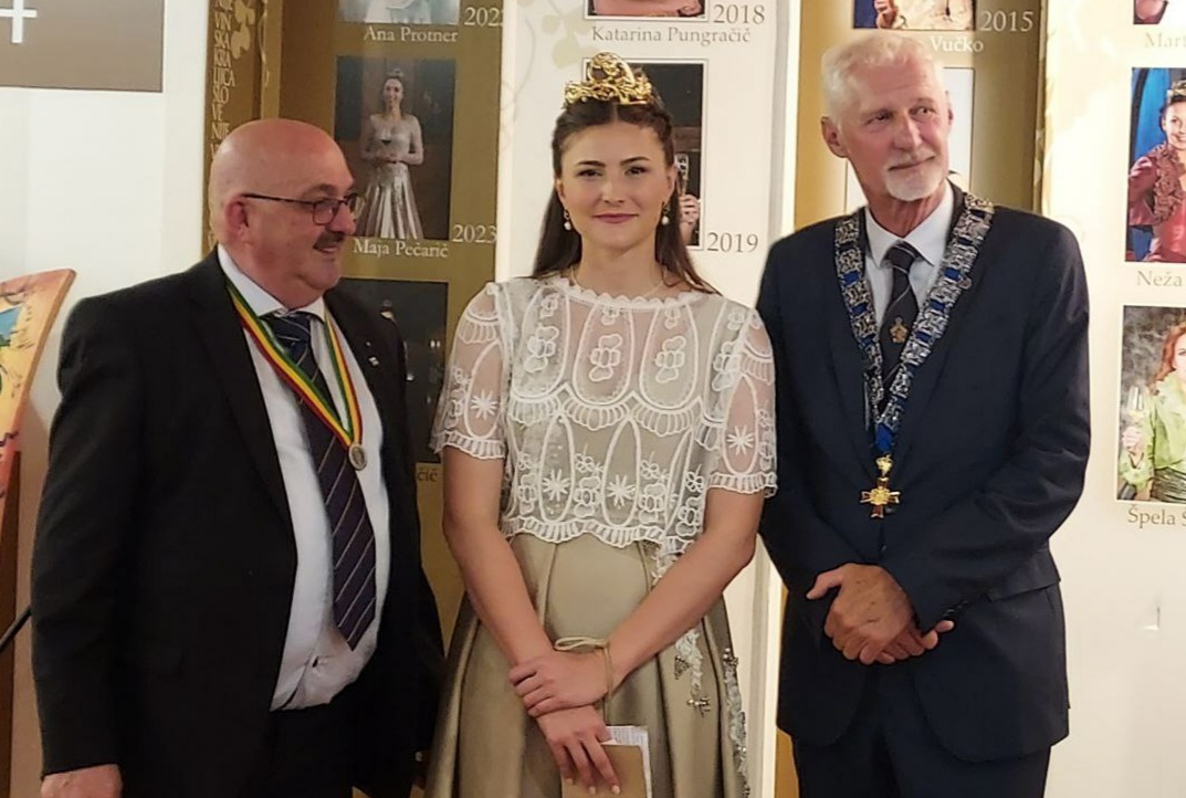 Primorka, ki dobro pozna štajerska vina