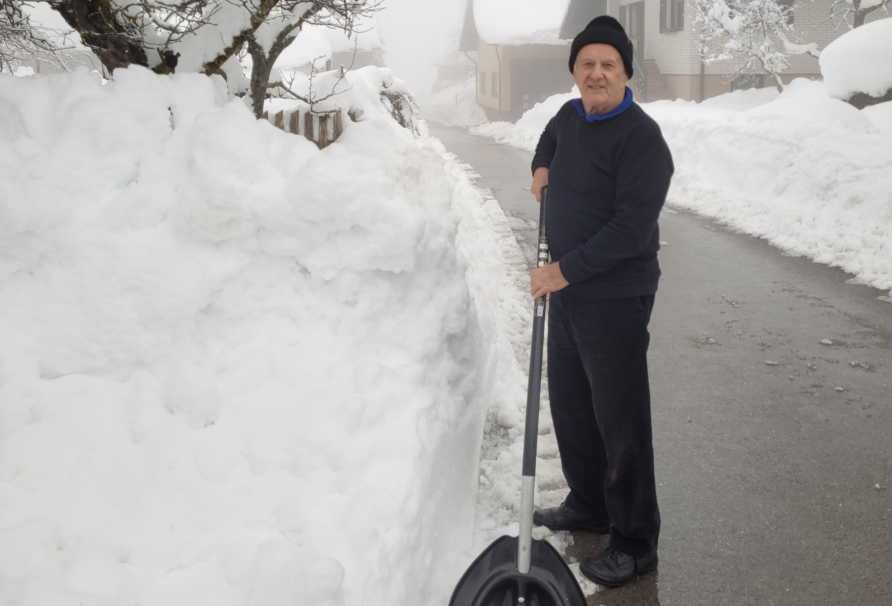 Ljudski vremenar napoveduje novembrski sneg, bel božič in hudo zimo