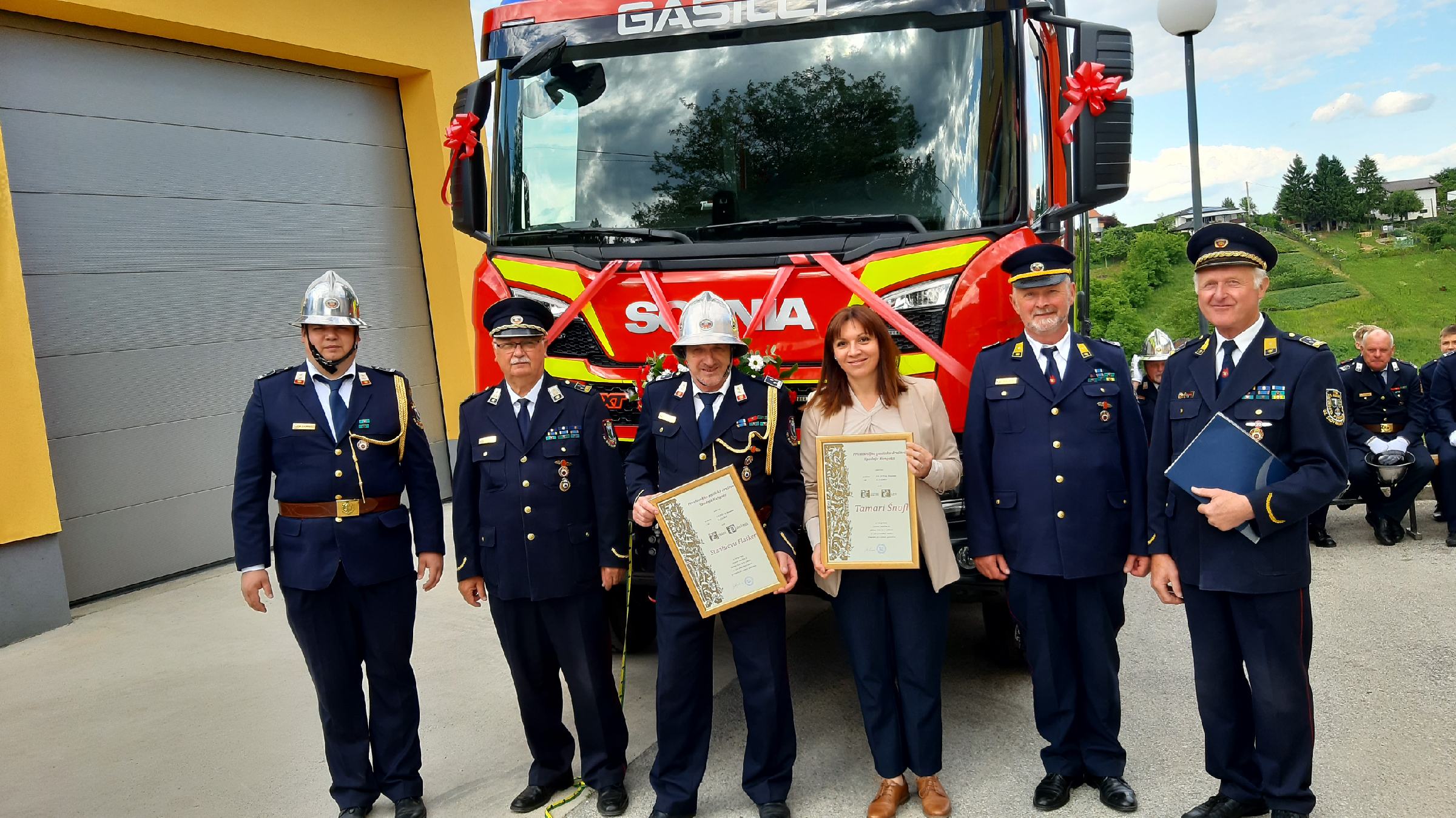 Gasilci iz Spodnje Kungote slovesno prevzeli novo gasilsko vozilo