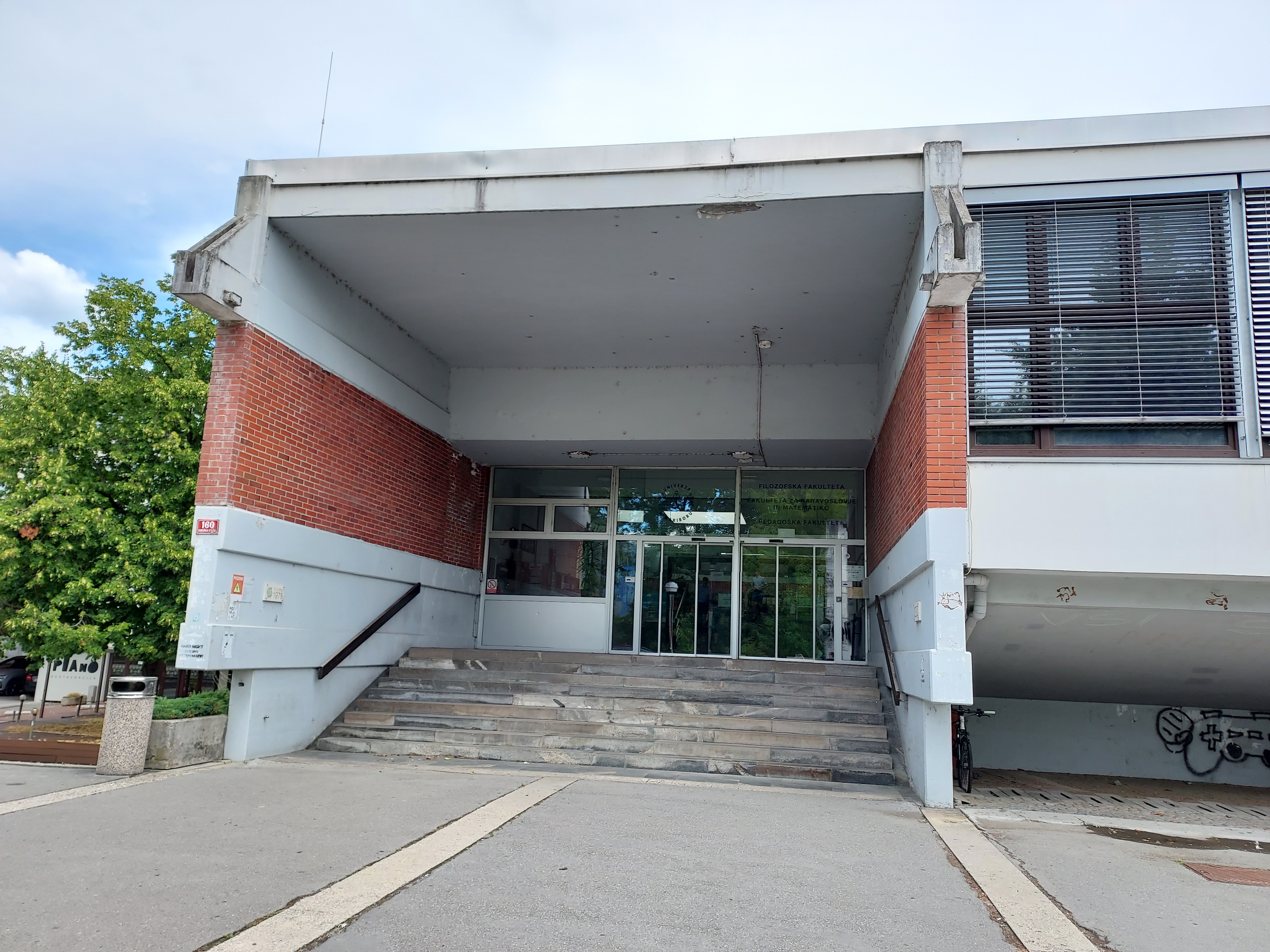 Odpustitev dr. Klampferja: Posledice najbolj občutili študenti